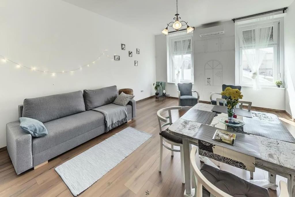 Bright Sunny Apt At Keleti Station,Near Citycenter بودابست المظهر الخارجي الصورة