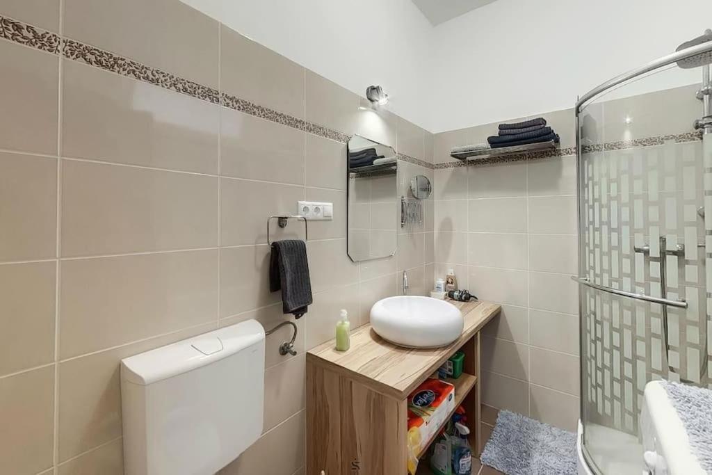 Bright Sunny Apt At Keleti Station,Near Citycenter بودابست المظهر الخارجي الصورة